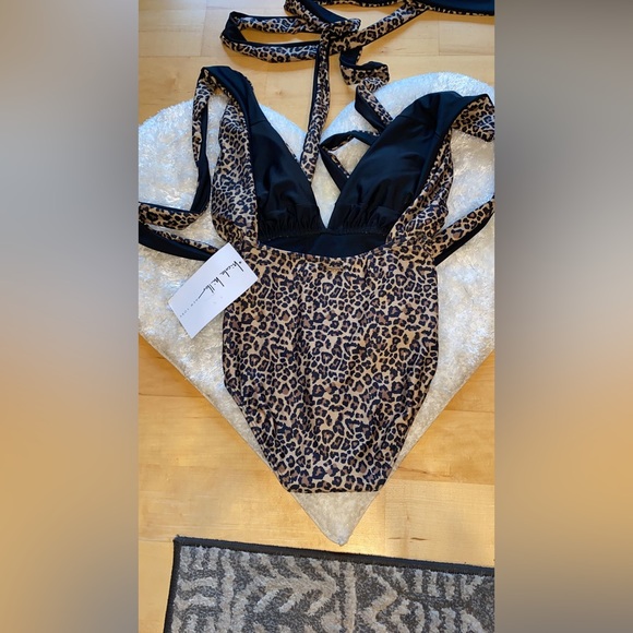 Nicole Miller NWT Leopard Print Tie Waist Swimsuit - Picture 5 of 10